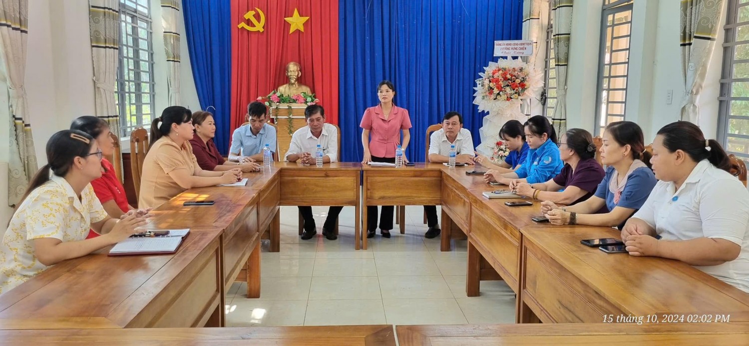 HƯNG CHIẾN HỌP MẶT NHÂN NGÀY KỶ NIỆM THÀNH LẬP HỘI NGƯỜI CAO TUỔI, HỘI NÔNG DÂN, HỘI LIÊN HIỆP THANH NIÊN, HỘI LIÊN HIỆP PHỤ NỮ VÀ NGÀY TRUYỀN THỐNG VĂN PHÒNG CẤP ỦY