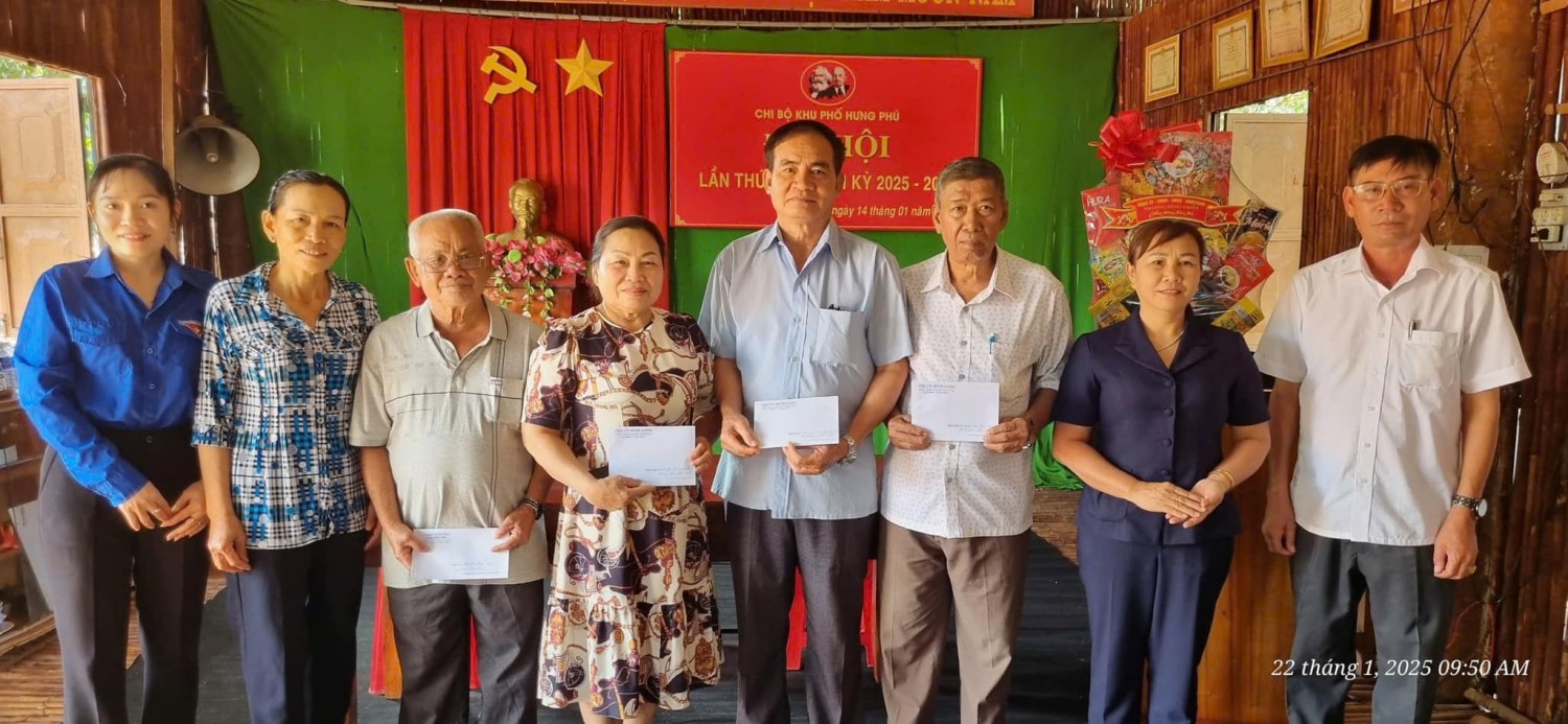 ĐẢNG ỦY PHƯỜNG HƯNG CHIẾN THĂM, CHÚC TẾT ĐẢNG VIÊN CAO TUỔI ĐẢNG VÀ ĐẢNG VIÊN KHÓ KHĂN TRÊN ĐỊA BÀN PHƯỜNG